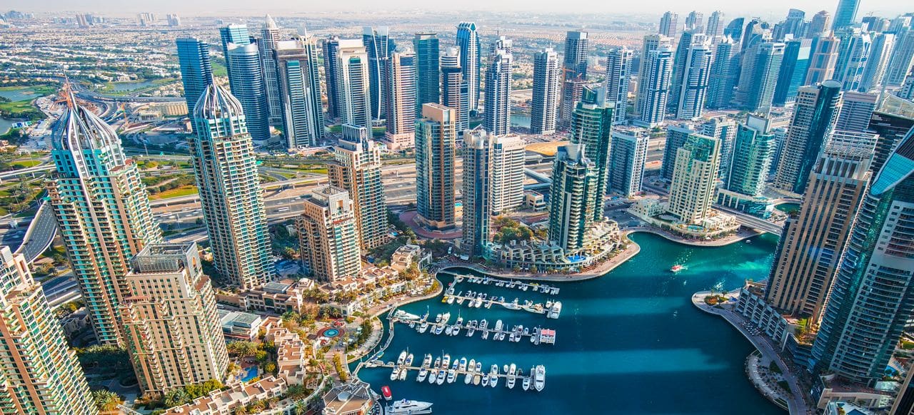 بيع ثلاث قطع أراضي في دبي برقم قياسي بلغ 690 مليون درهم إماراتي (187.6 مليون دولار أمريكي)