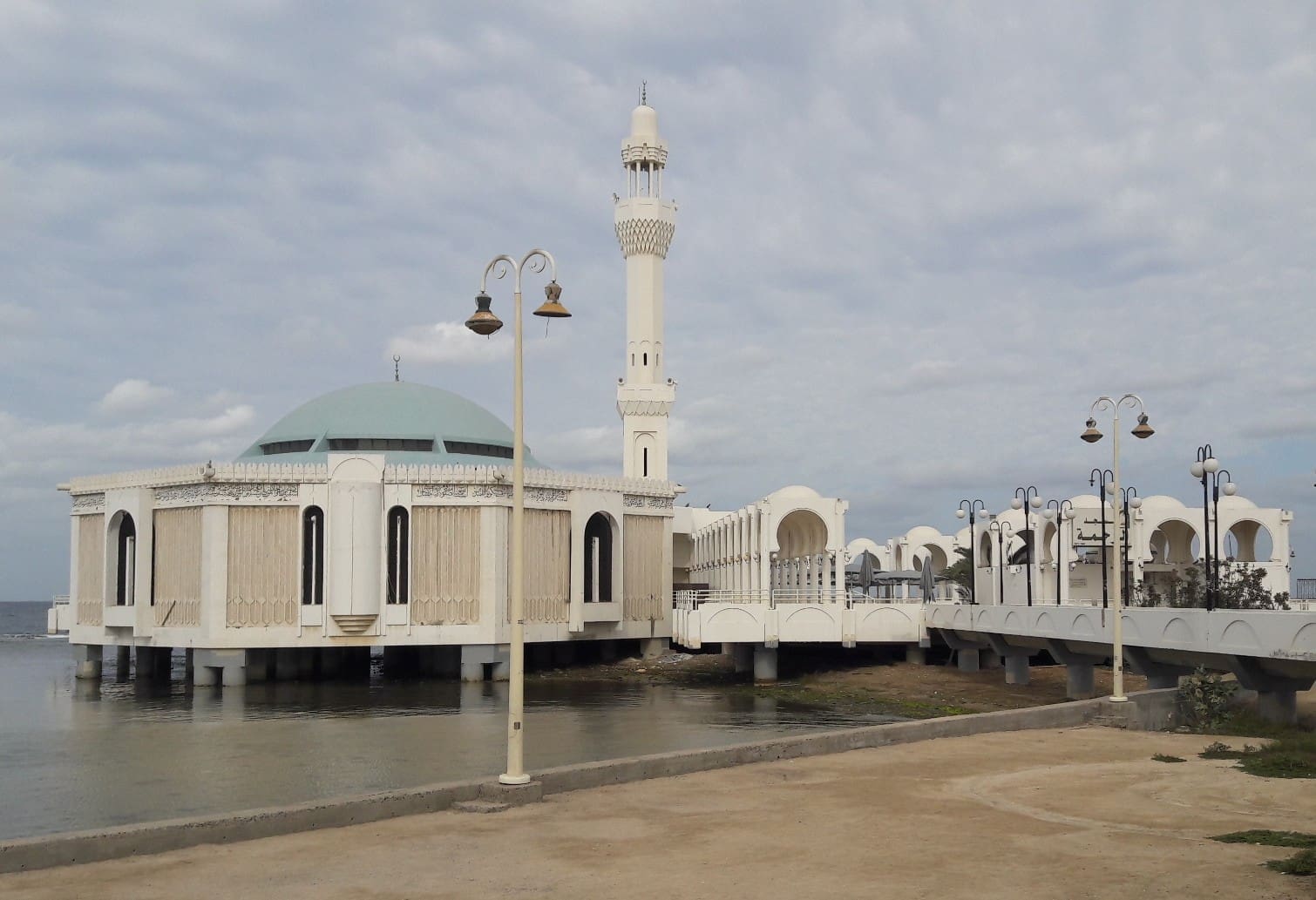 Al Rahma Floating Mosque, Jeddah Corniche — appears to float above the Red Sea at high tide