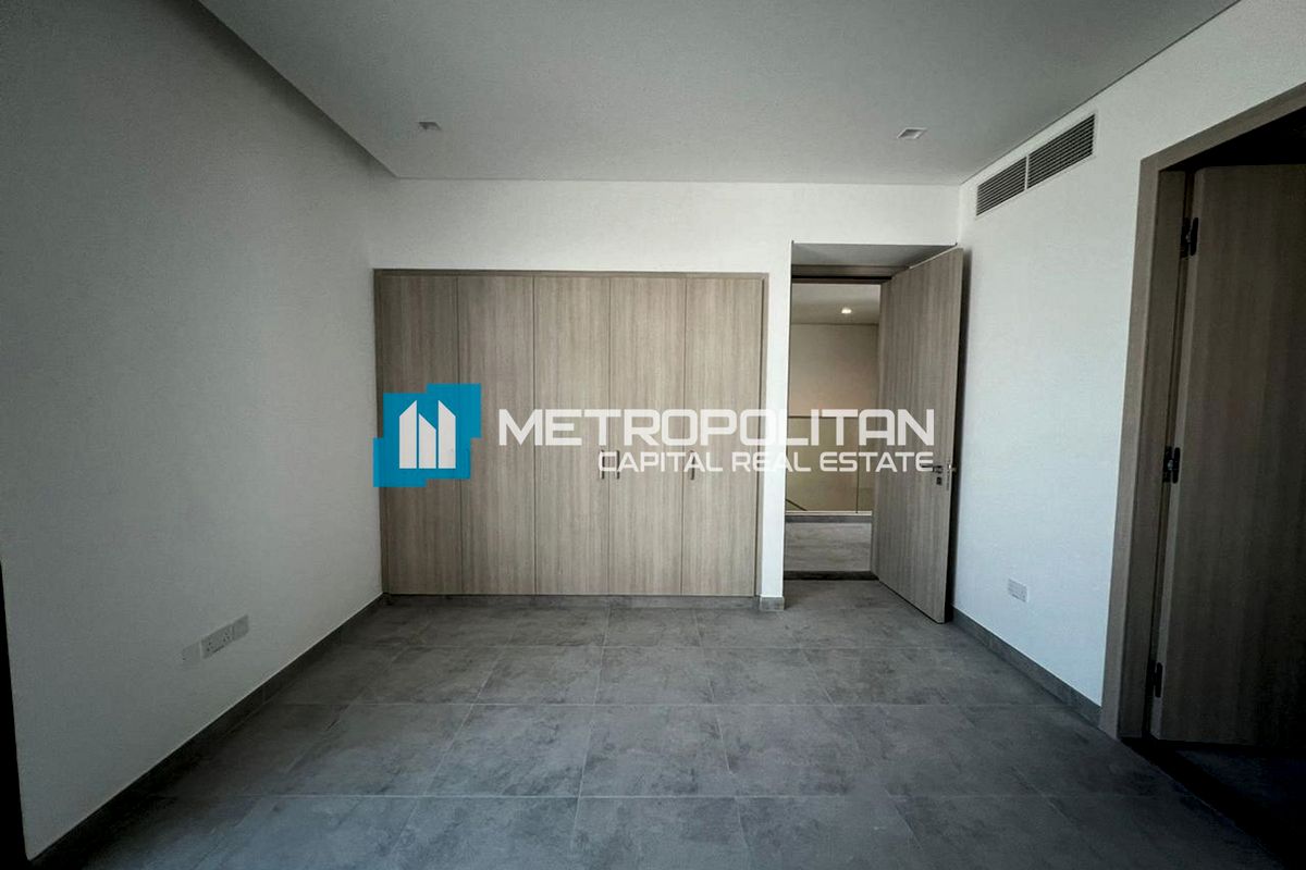 Single Row | 4BR+Maids | Next to Corner | Vacant