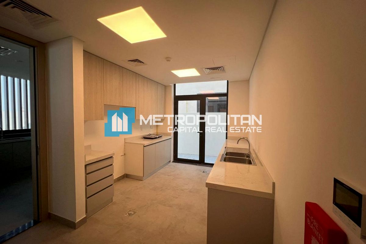 Single Row | 4BR+Maids | Next to Corner | Vacant