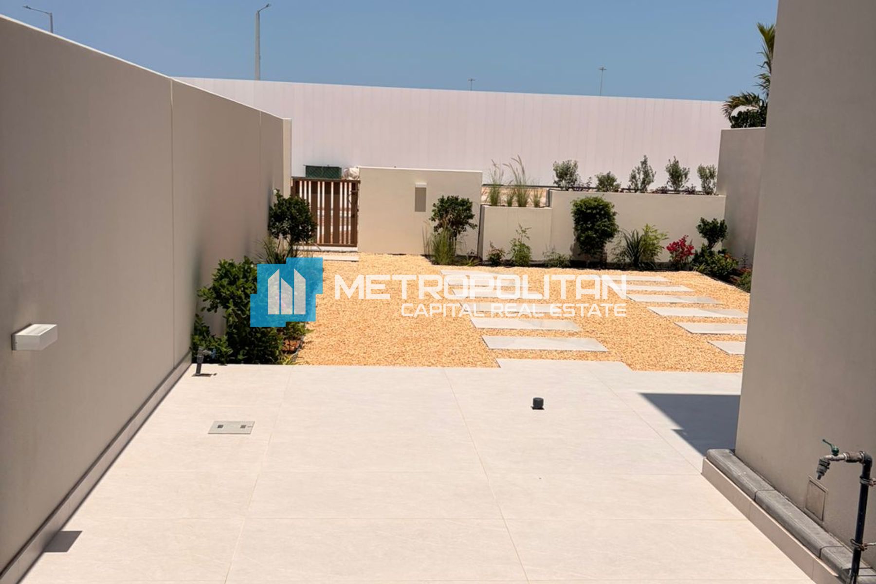 Single Row 2BR| Ready To Move| Landscape Provision