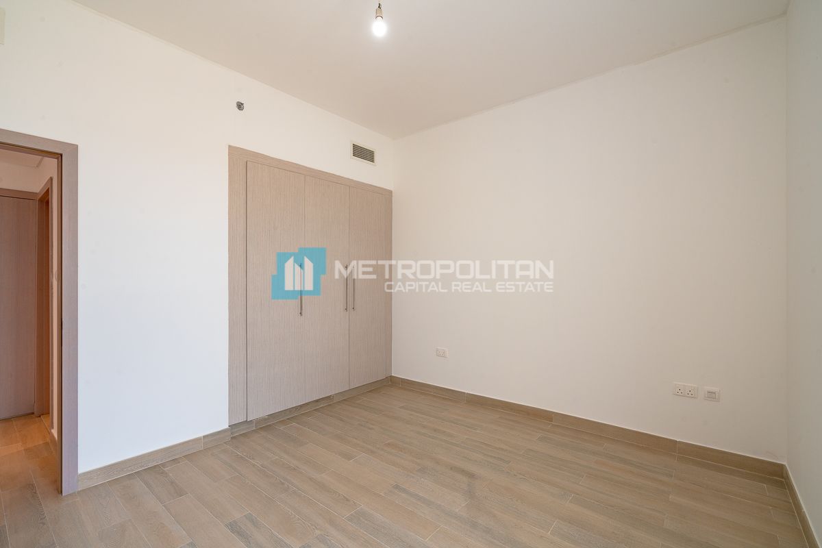 1BR Apartment for Rent in Waters Edge, Yas Island - MCR-7468