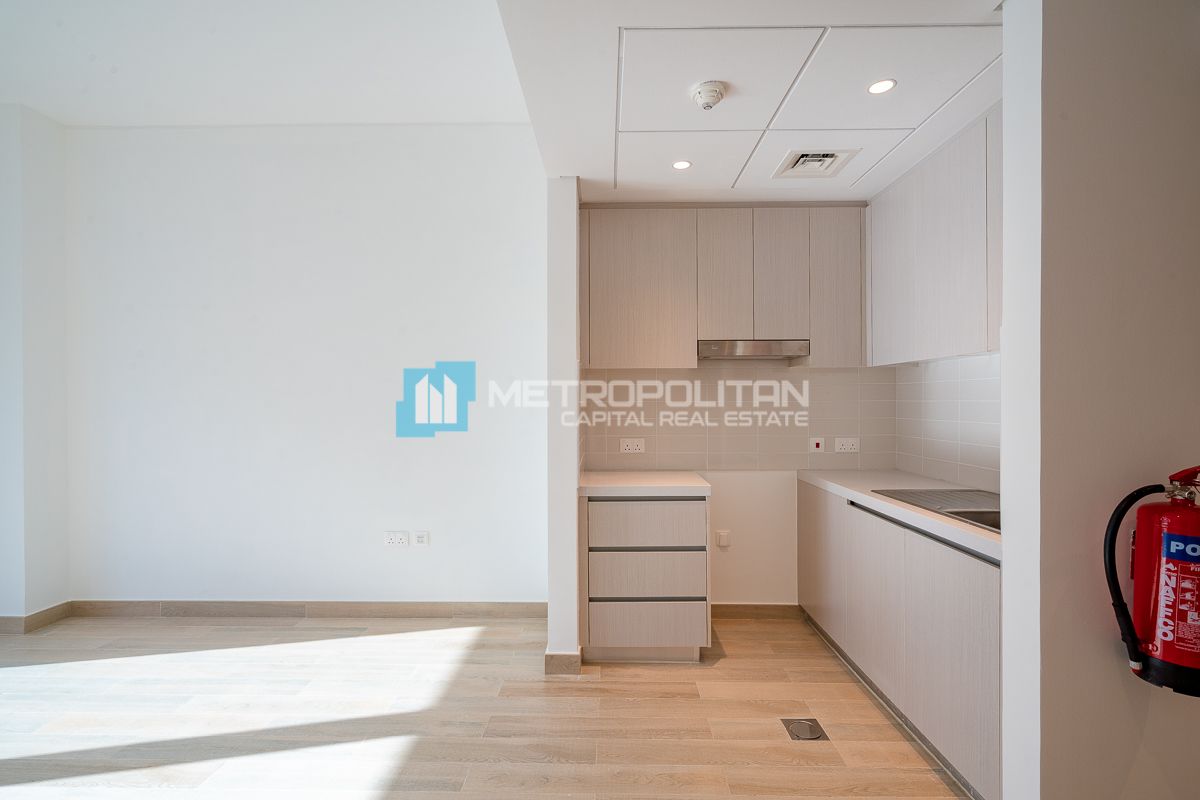 Fully Furnished|Balcony |Canal View| Ready to Move