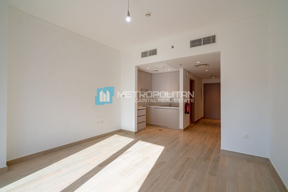 Fully Furnished|Balcony |Canal View| Ready to Move