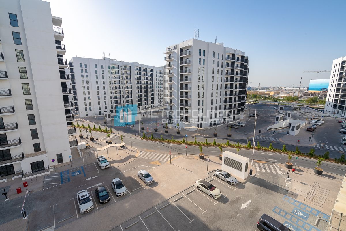 Fully Furnished|Balcony |Canal View| Ready to Move