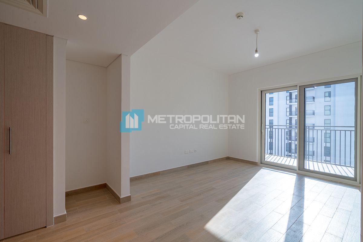 Studio Apartment for Rent in Waters Edge, Yas Island - MCR-7592