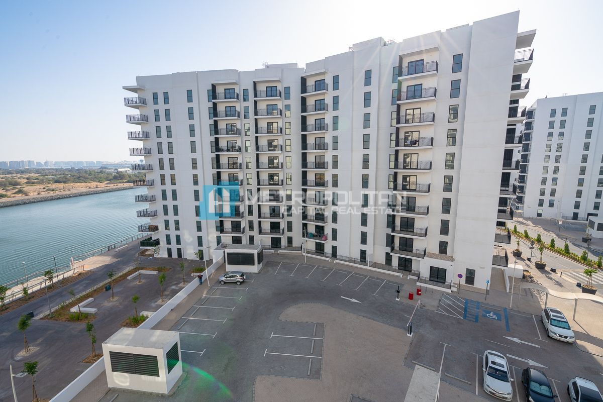 Studio Apartment for Rent in Waters Edge, Yas Island - MCR-7592