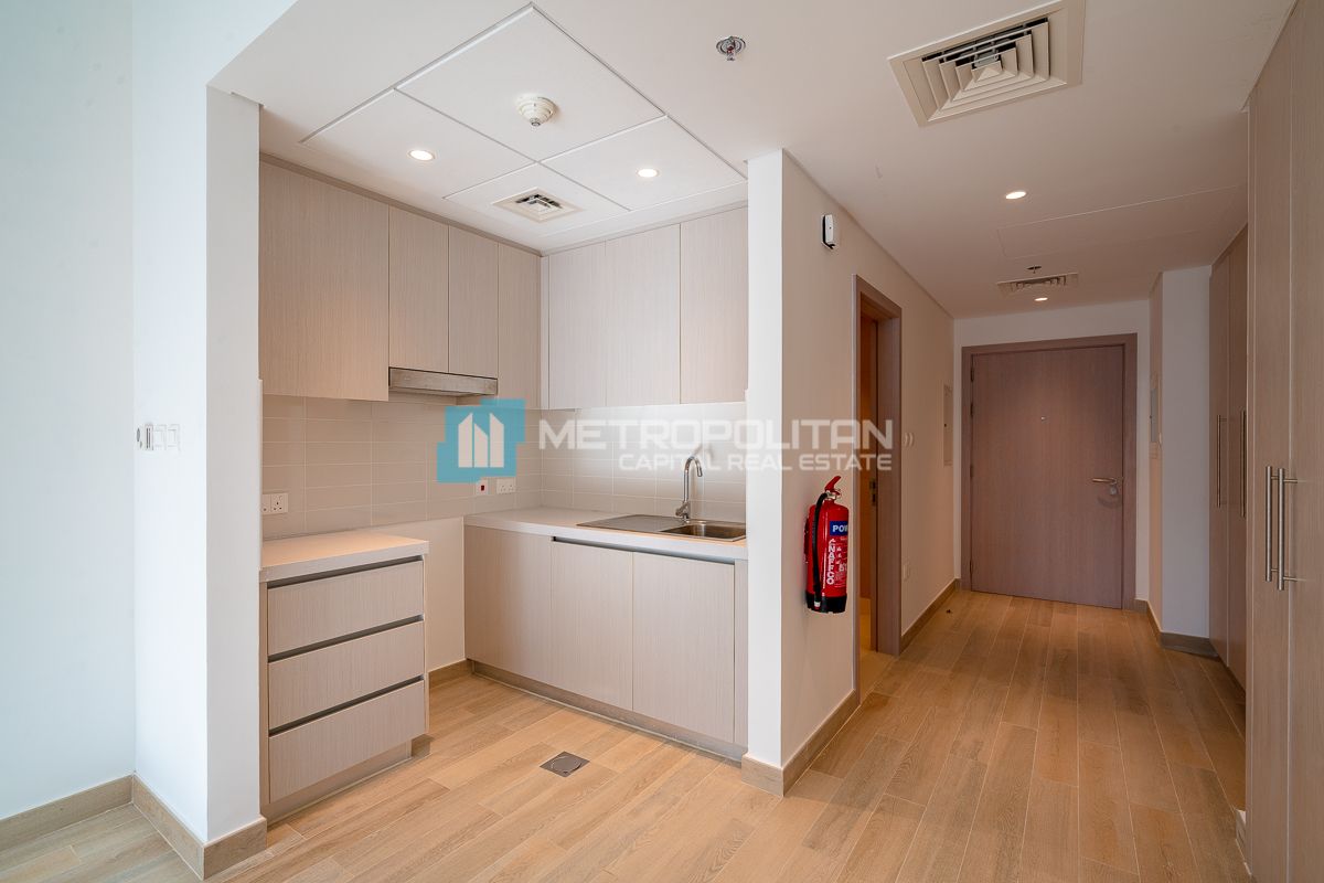 Fully Furnished|Balcony |Canal View| Ready to Move