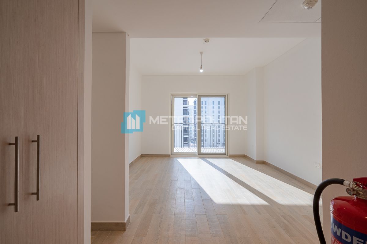 Fully Furnished|Balcony |Canal View| Ready to Move