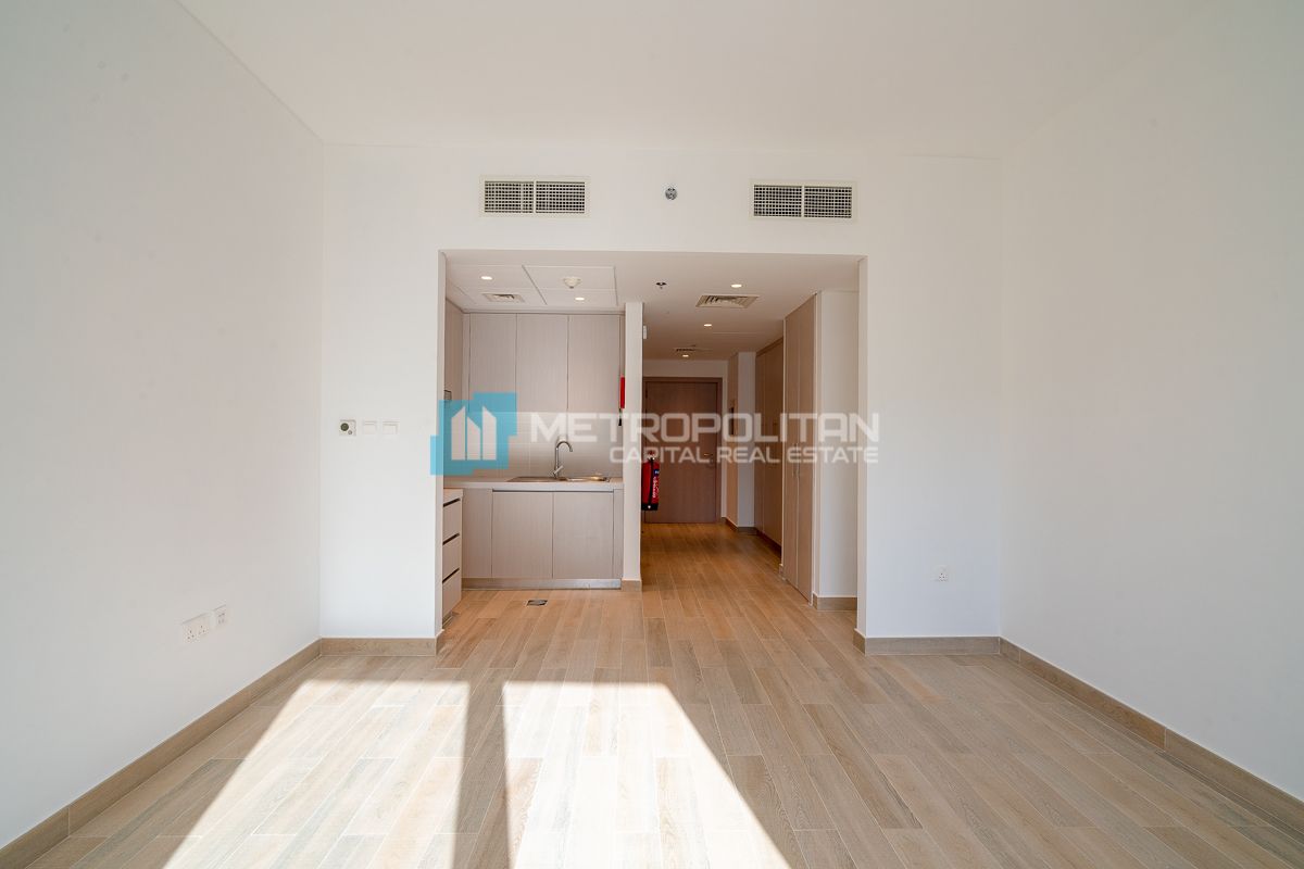 Fully Furnished|Balcony |Canal View| Ready to Move