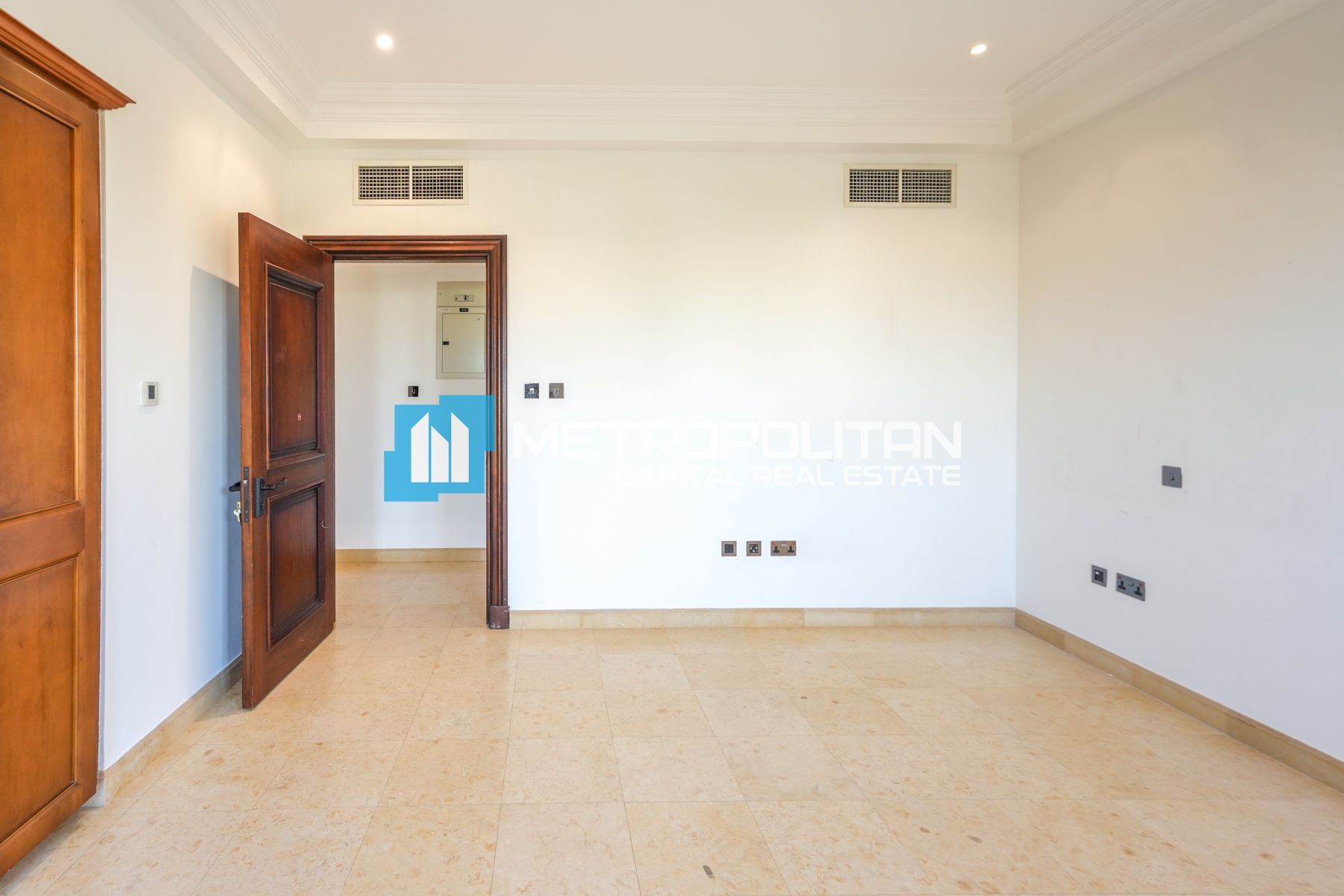 Corner 4BR+Maids | Massive Plot | Well Maintained