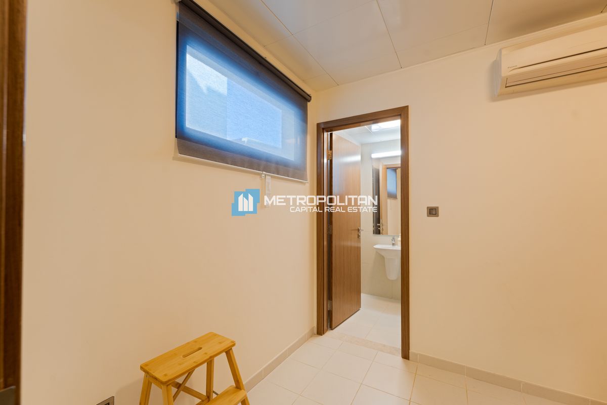 Corner 5BR+M | Unfurnished | Well Maintained