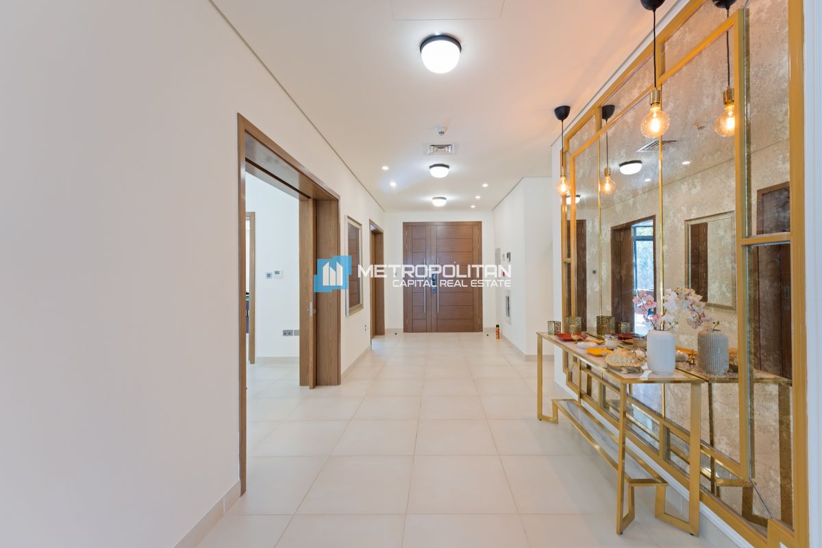 Corner 5BR+M | Unfurnished | Well Maintained