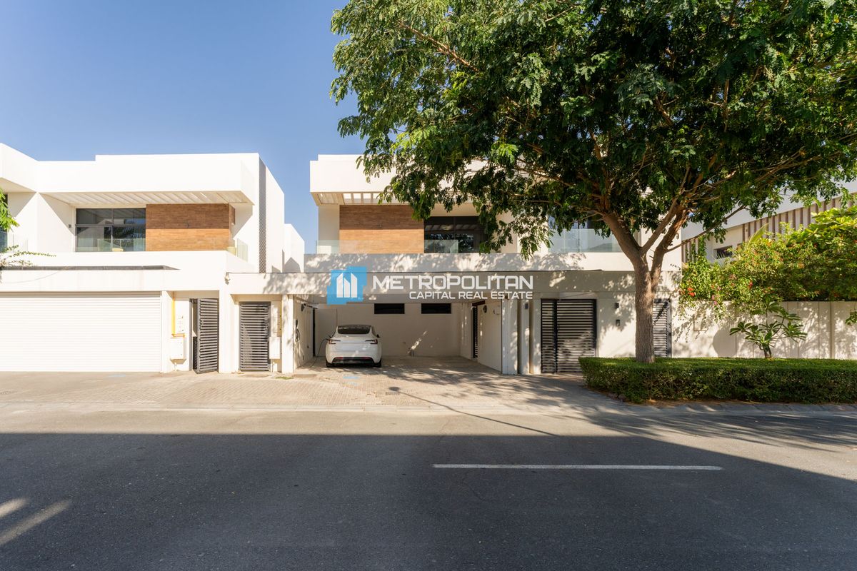 Corner 5BR+M | Unfurnished | Well Maintained