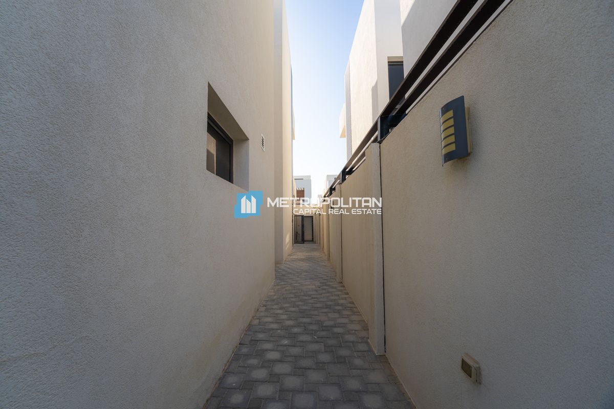 Corner 5BR+M | Unfurnished | Well Maintained