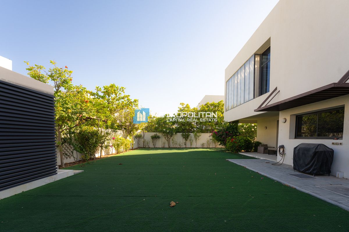 Corner 5BR+M | Unfurnished | Well Maintained