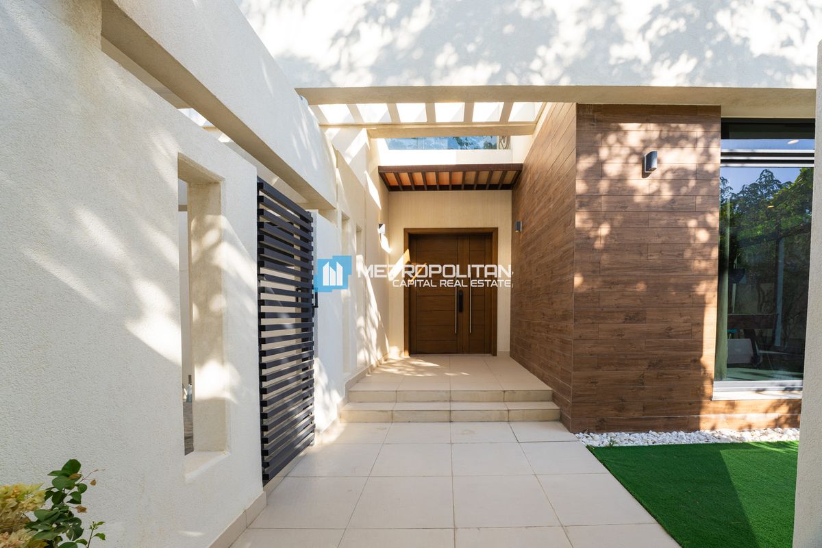 Corner 5BR+M | Unfurnished | Well Maintained
