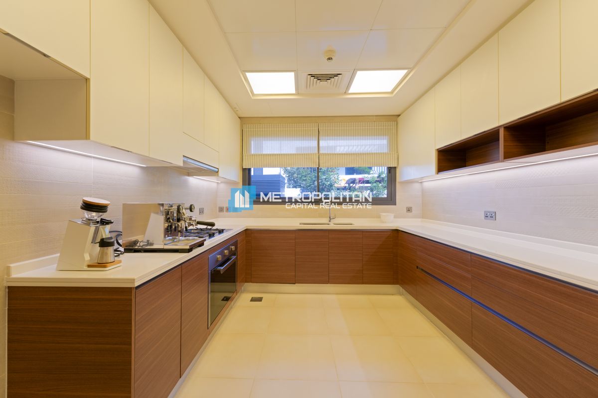 Corner 5BR+M | Unfurnished | Well Maintained