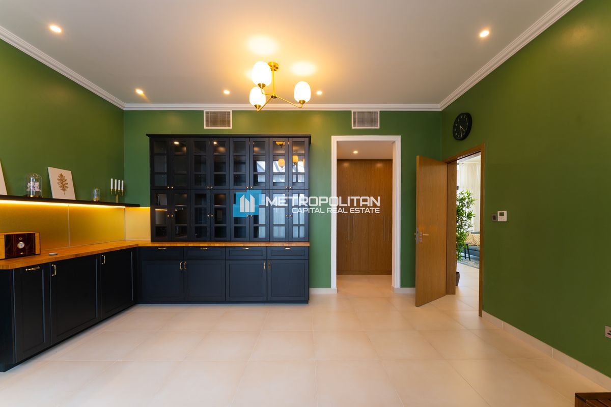 Corner 5BR+M | Unfurnished | Well Maintained