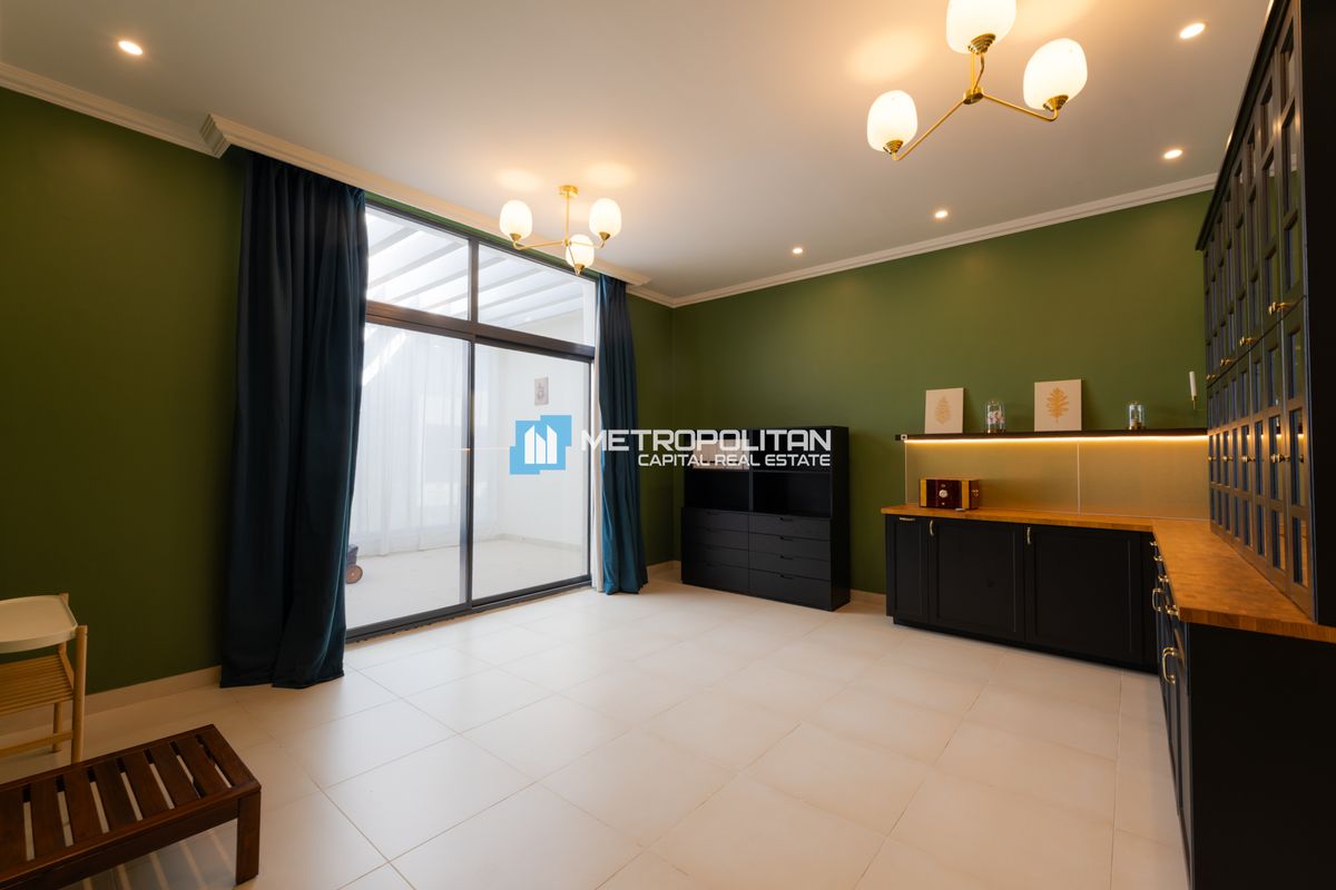 Corner 5BR+M | Unfurnished | Well Maintained
