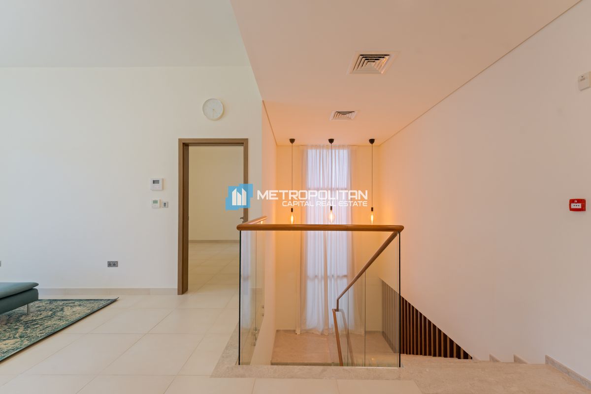Corner 5BR+M | Unfurnished | Well Maintained