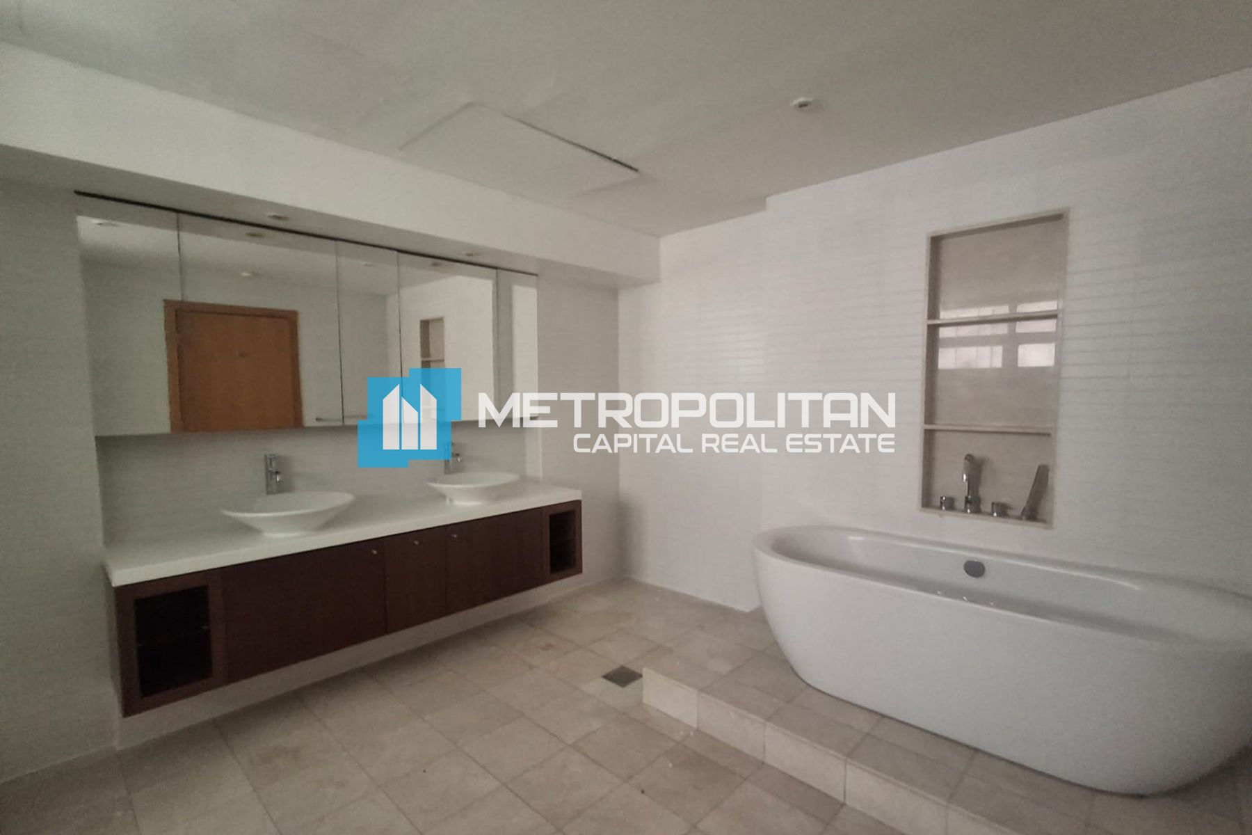 4 BR w/ Maids |Full Canal View | Waterfront