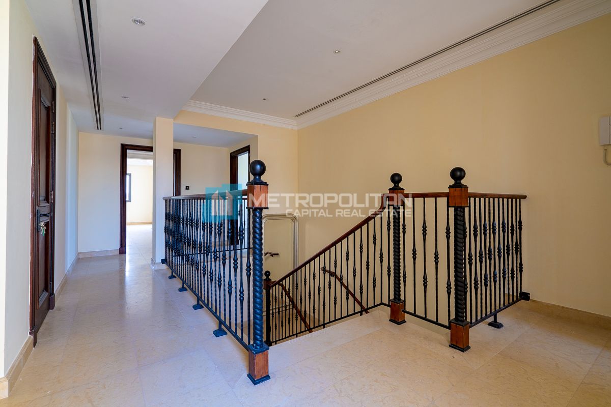 Corner 3BR w/ Maids | Close to Amenities | Vacant