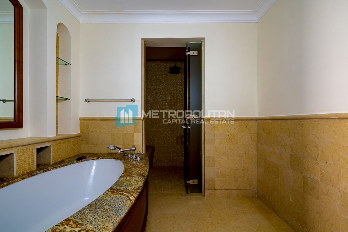 Corner 3BR w/ Maids | Close to Amenities | Vacant