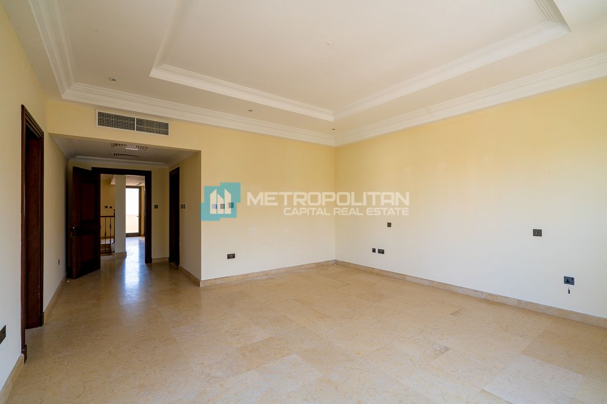 Corner 3BR w/ Maids | Close to Amenities | Vacant