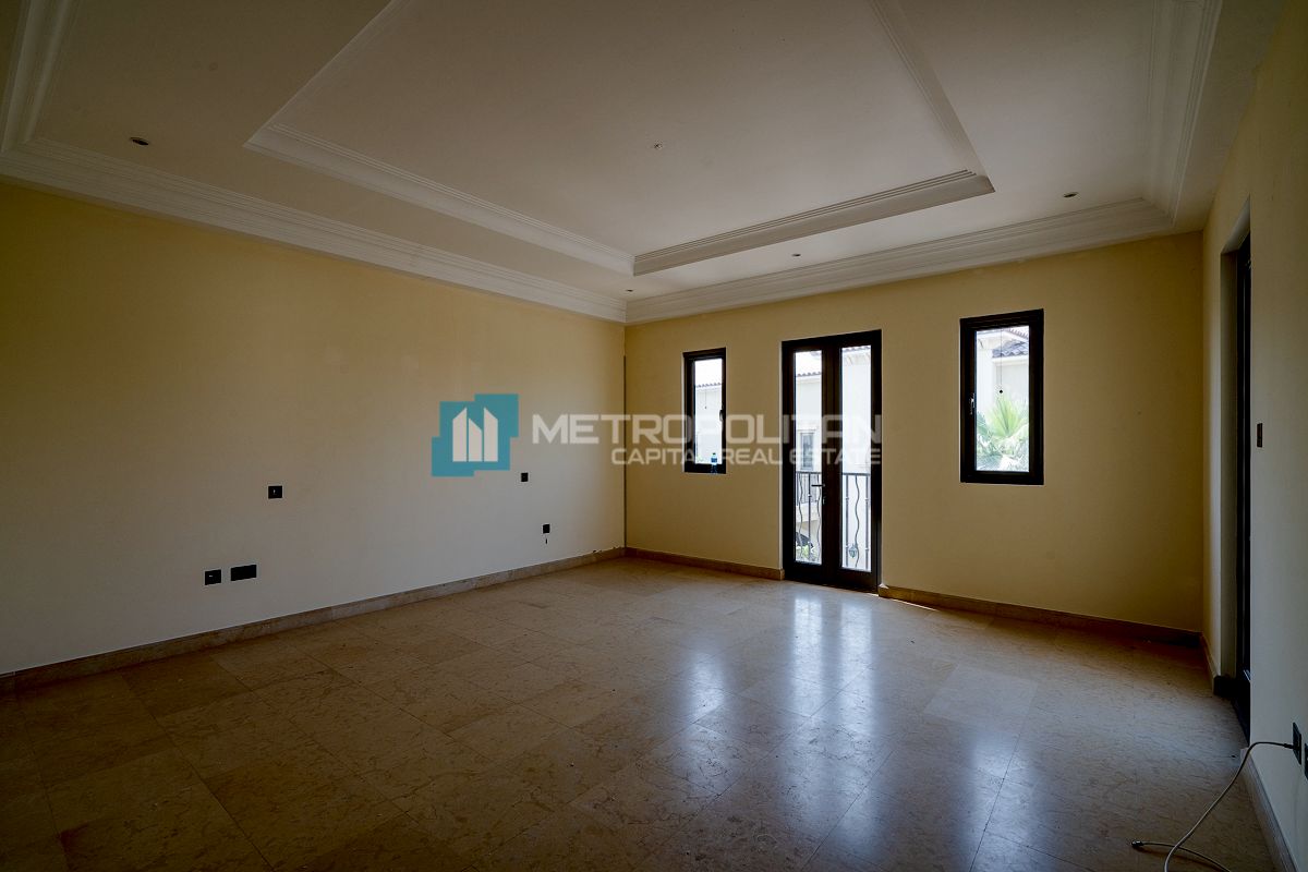 Corner 3BR w/ Maids | Close to Amenities | Vacant
