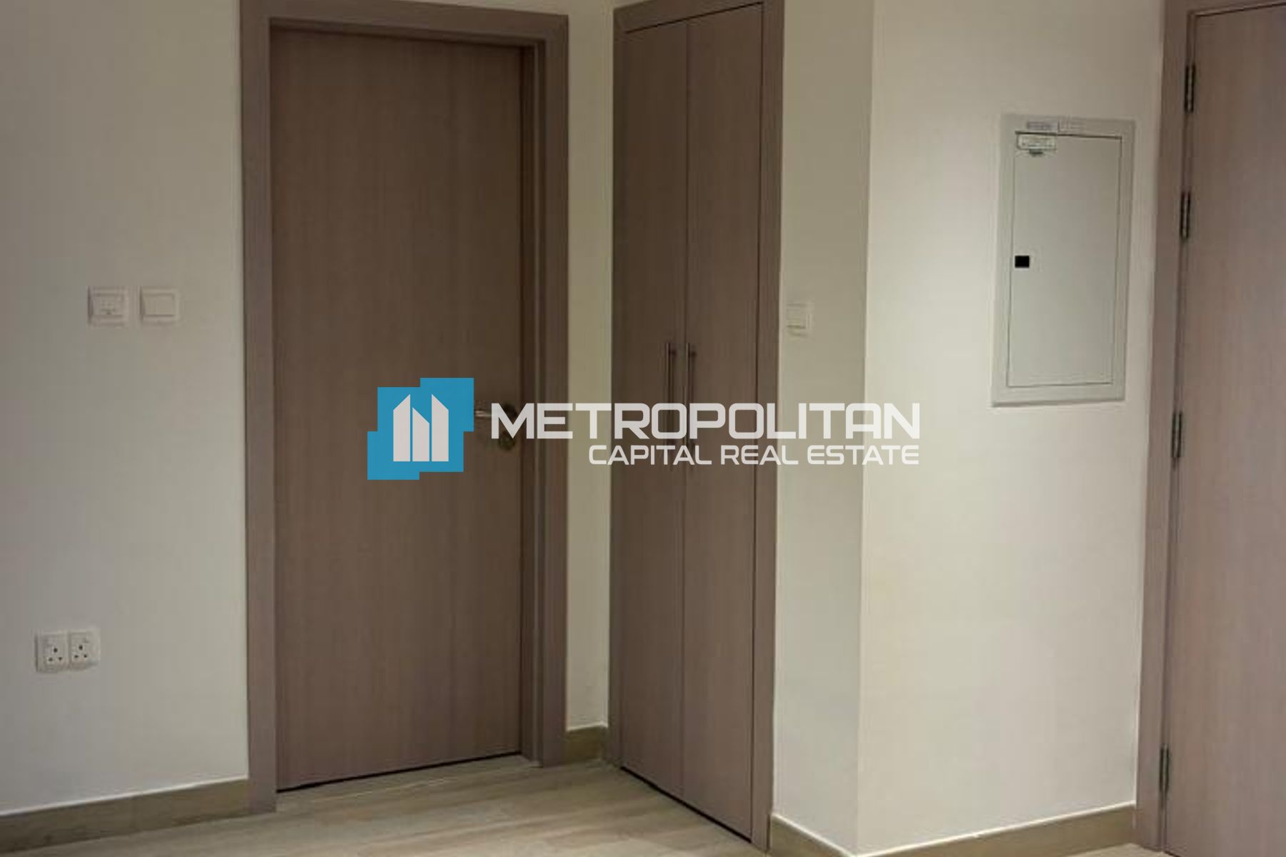 Corner 1BR | Balcony | Vacant | Well Maintained