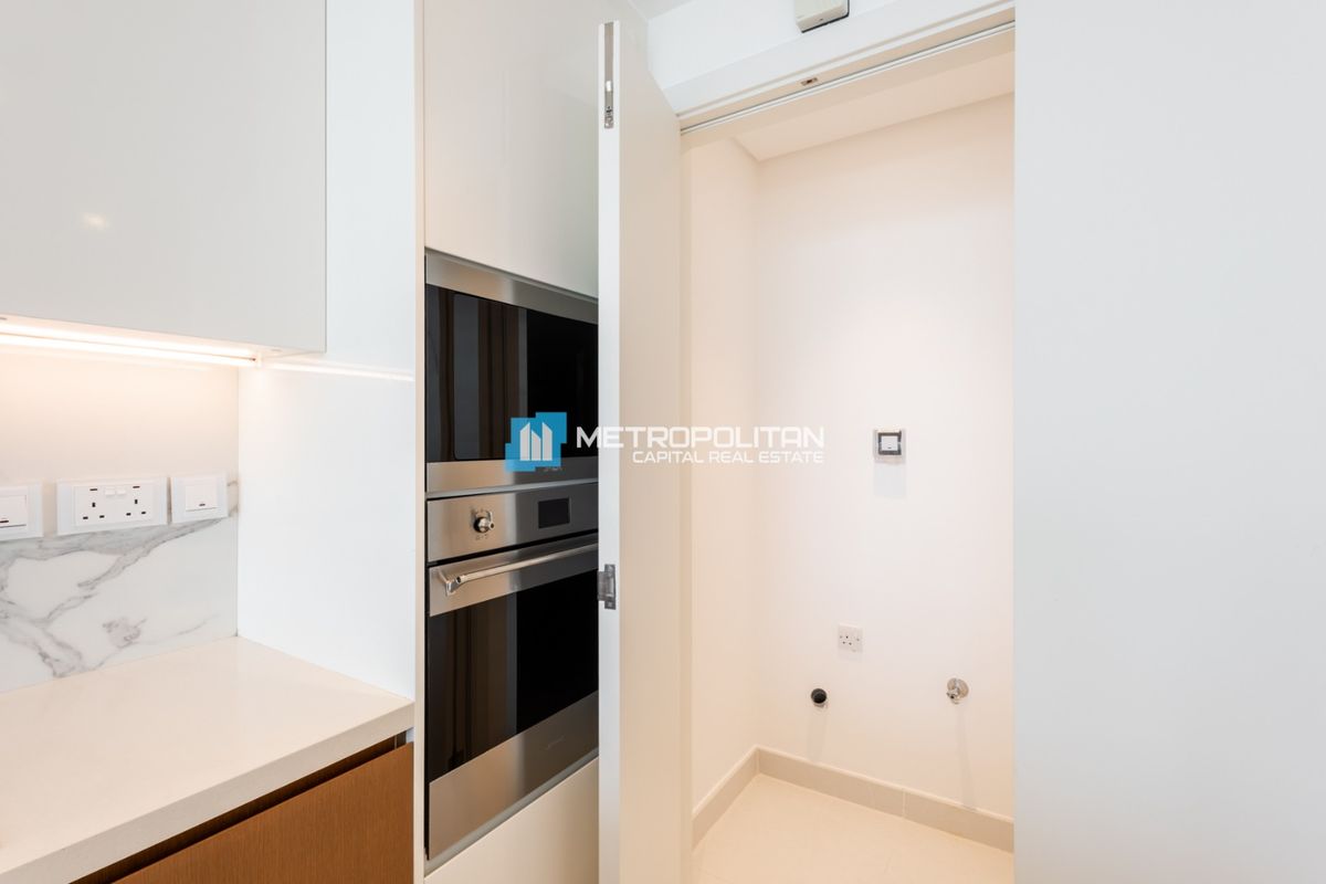 Partial Sea View | 1 BHK Balcony | Beach Access