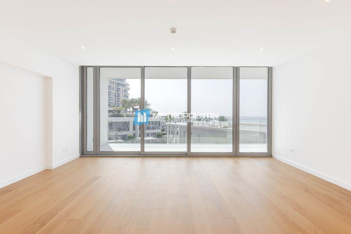 Partial Sea View | 1 BHK Balcony | Beach Access