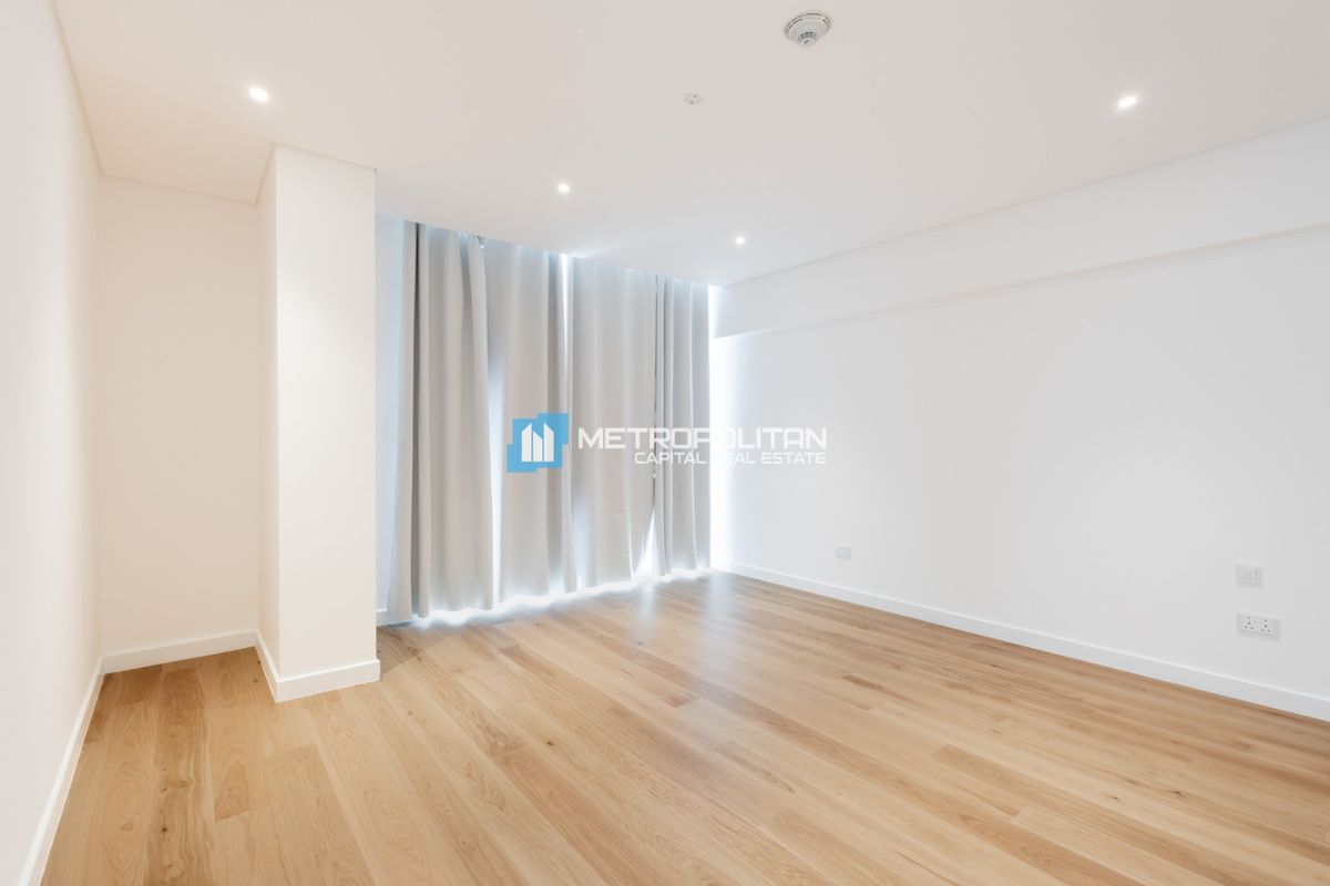Partial Sea View | 1 BHK Balcony | Beach Access