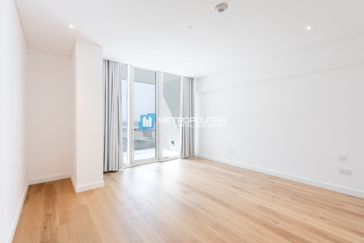 Partial Sea View | 1 BHK Balcony | Beach Access