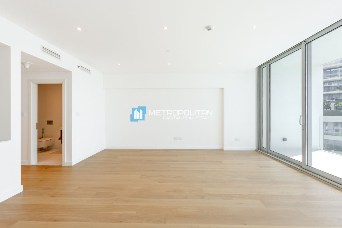 Partial Sea View | 1 BHK Balcony | Beach Access