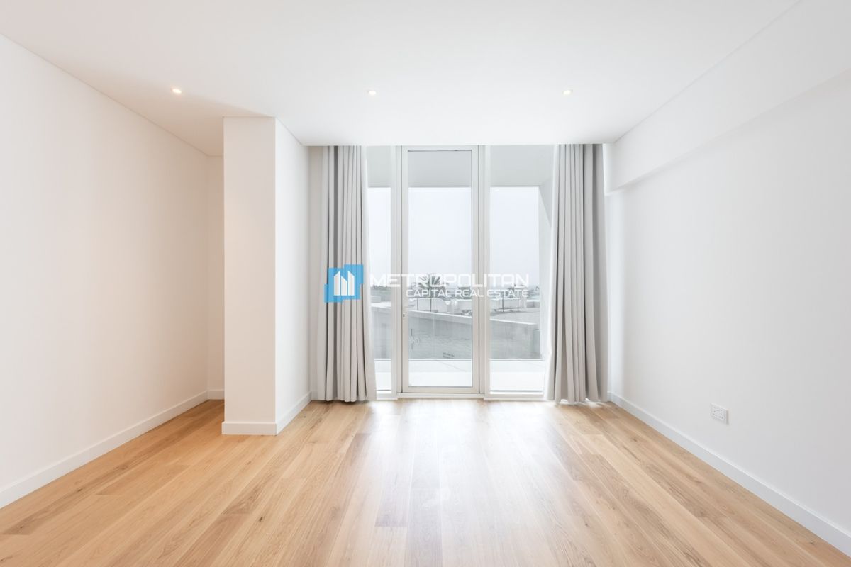 Partial Sea View | 1 BHK Balcony | Beach Access