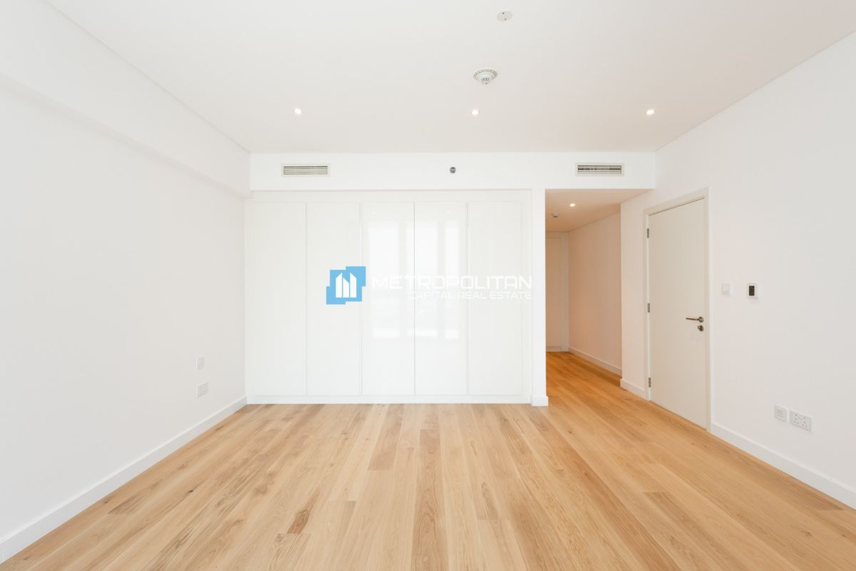 Partial Sea View | 1 BHK Balcony | Beach Access
