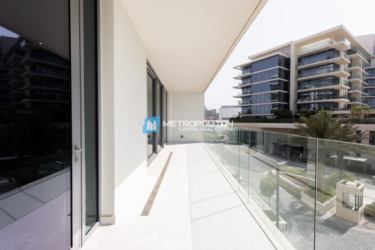 Partial Sea View | 1 BHK Balcony | Beach Access