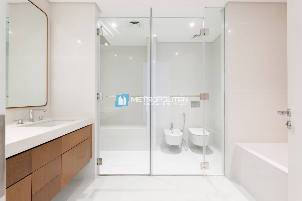 Partial Sea View | 1 BHK Balcony | Beach Access