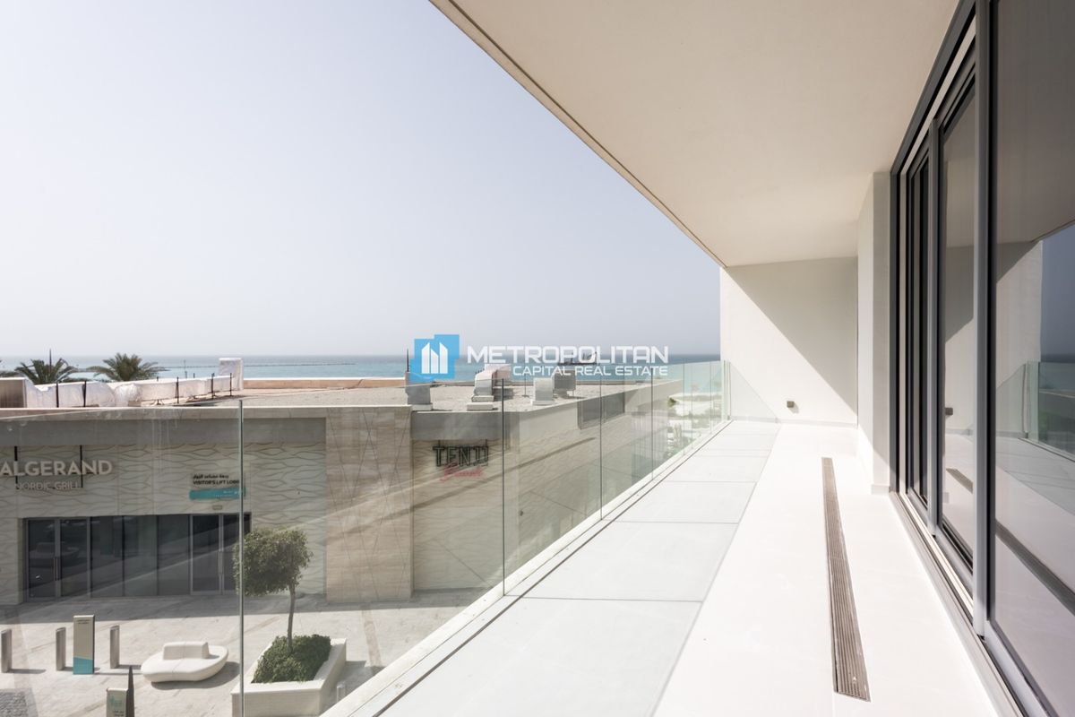 Partial Sea View | 1 BHK Balcony | Beach Access