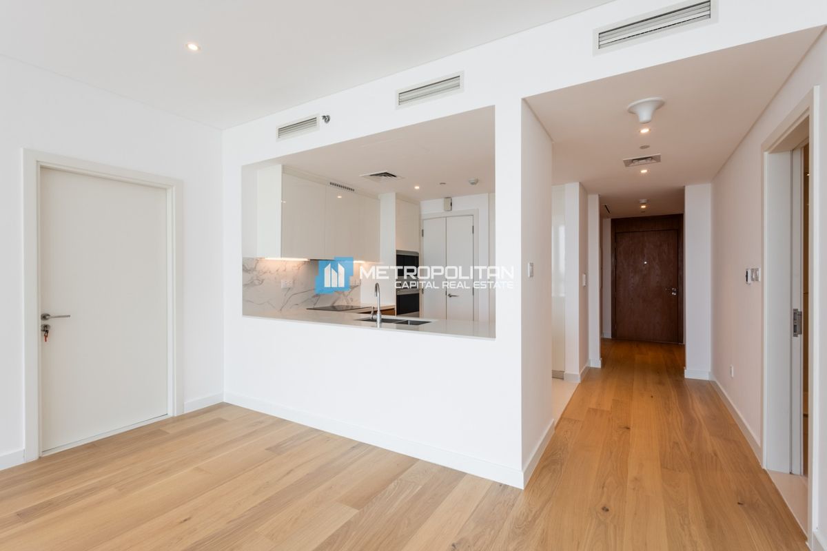 Partial Sea View | 1 BHK Balcony | Beach Access