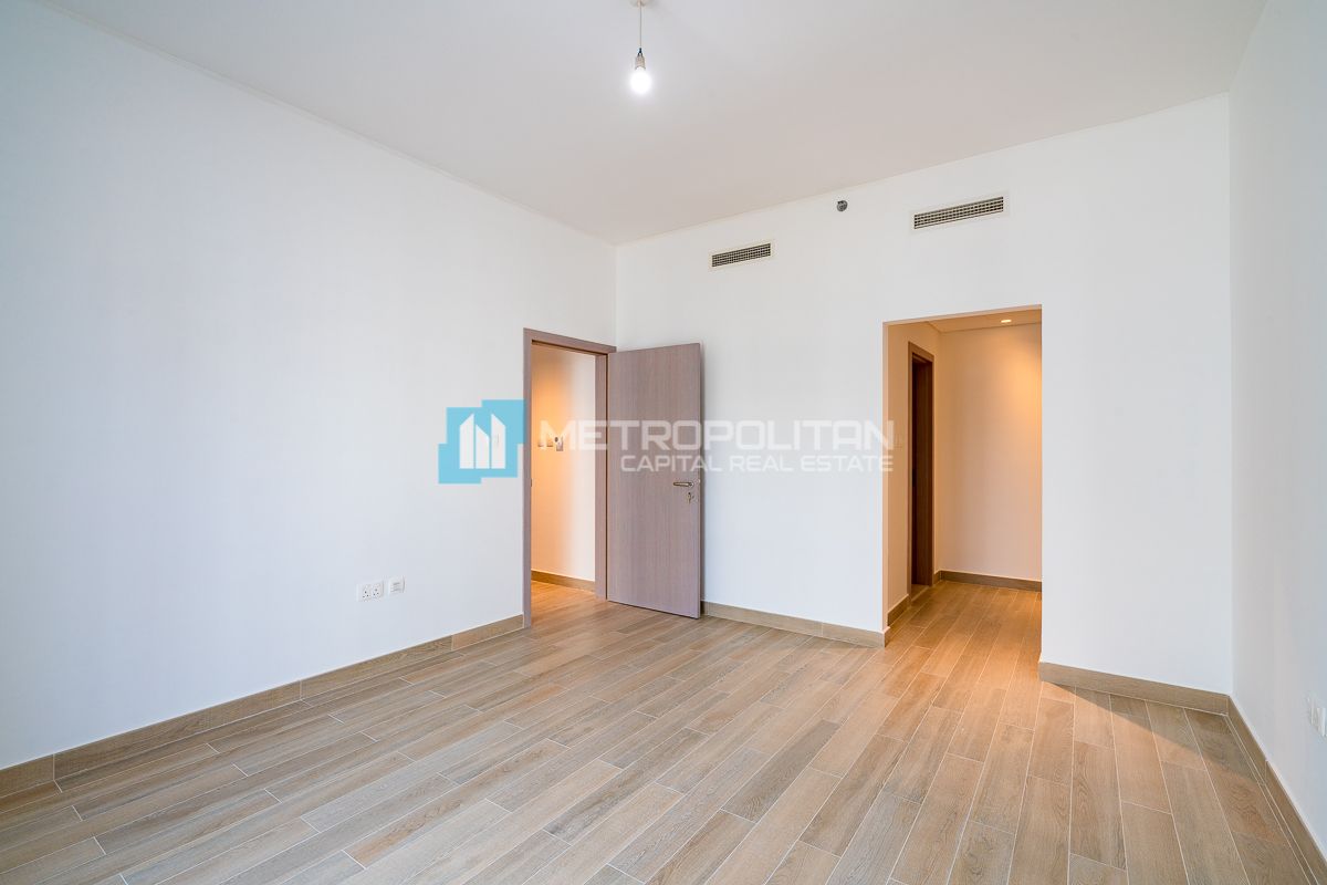 2BR+Balcony | Partial Canal View | Prime Location