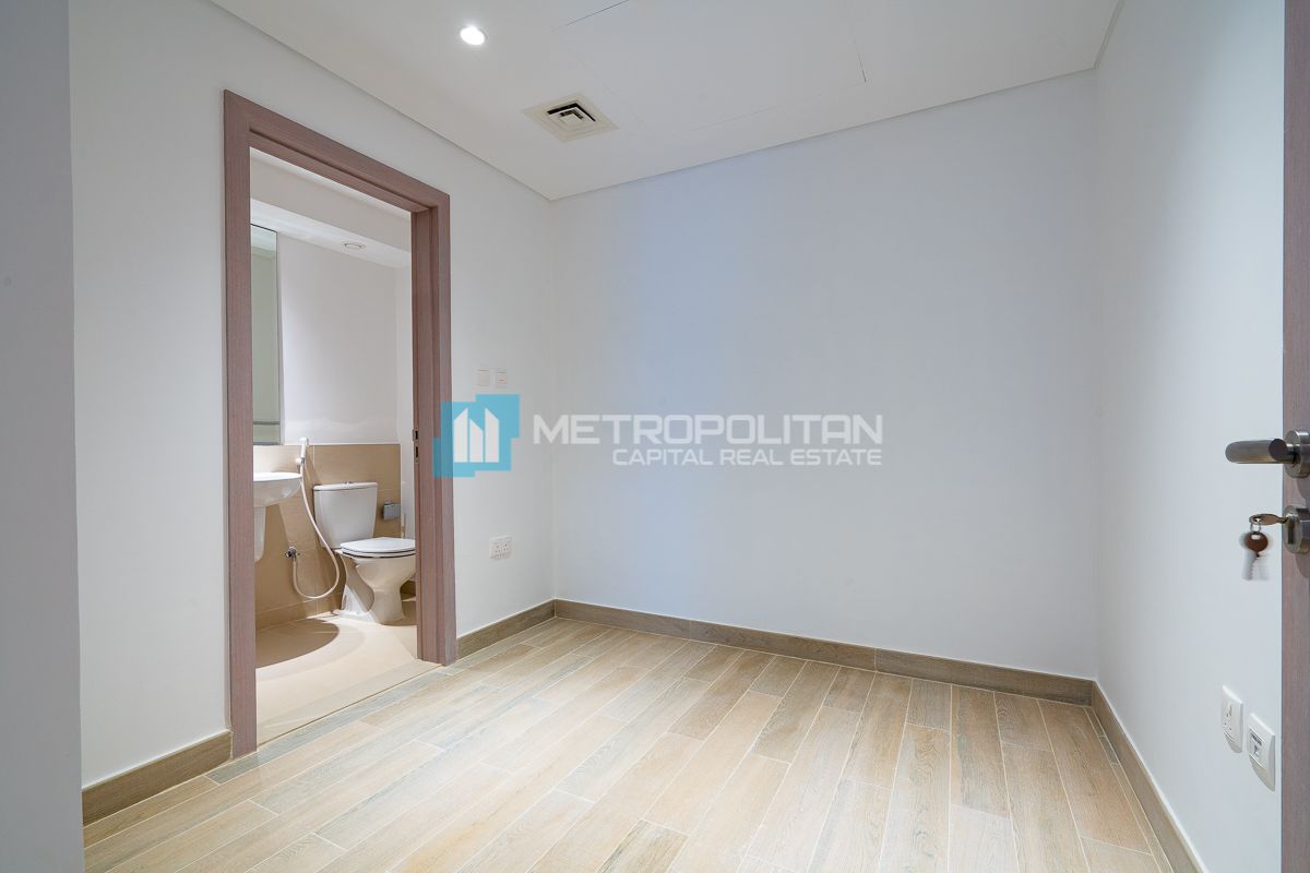 Corner Unit | Vacant 3BR+M w/ Balcony | Waterfront