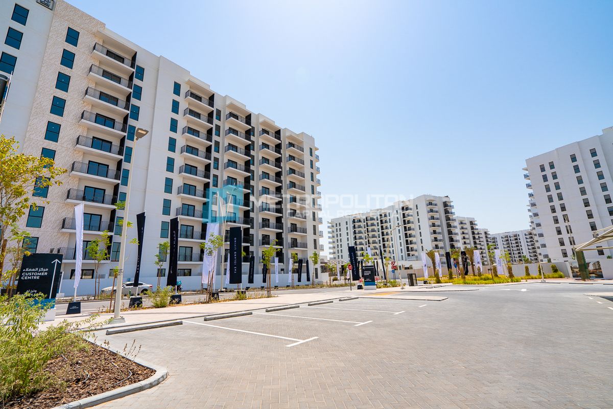 Corner Unit | Vacant 3BR+M w/ Balcony | Waterfront