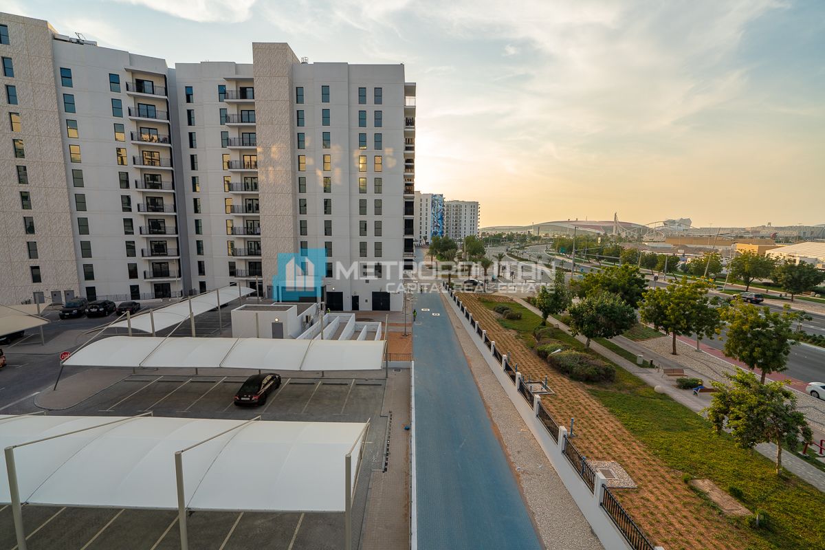 3BR Apartment for Rent in Waters Edge, Yas Island - MCR-8019