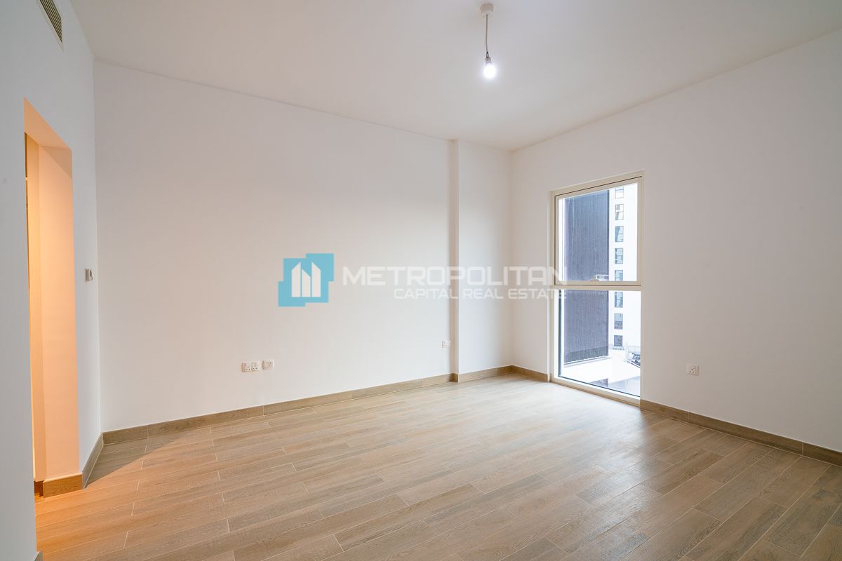 Corner Unit | Vacant 3BR+M w/ Balcony | Waterfront