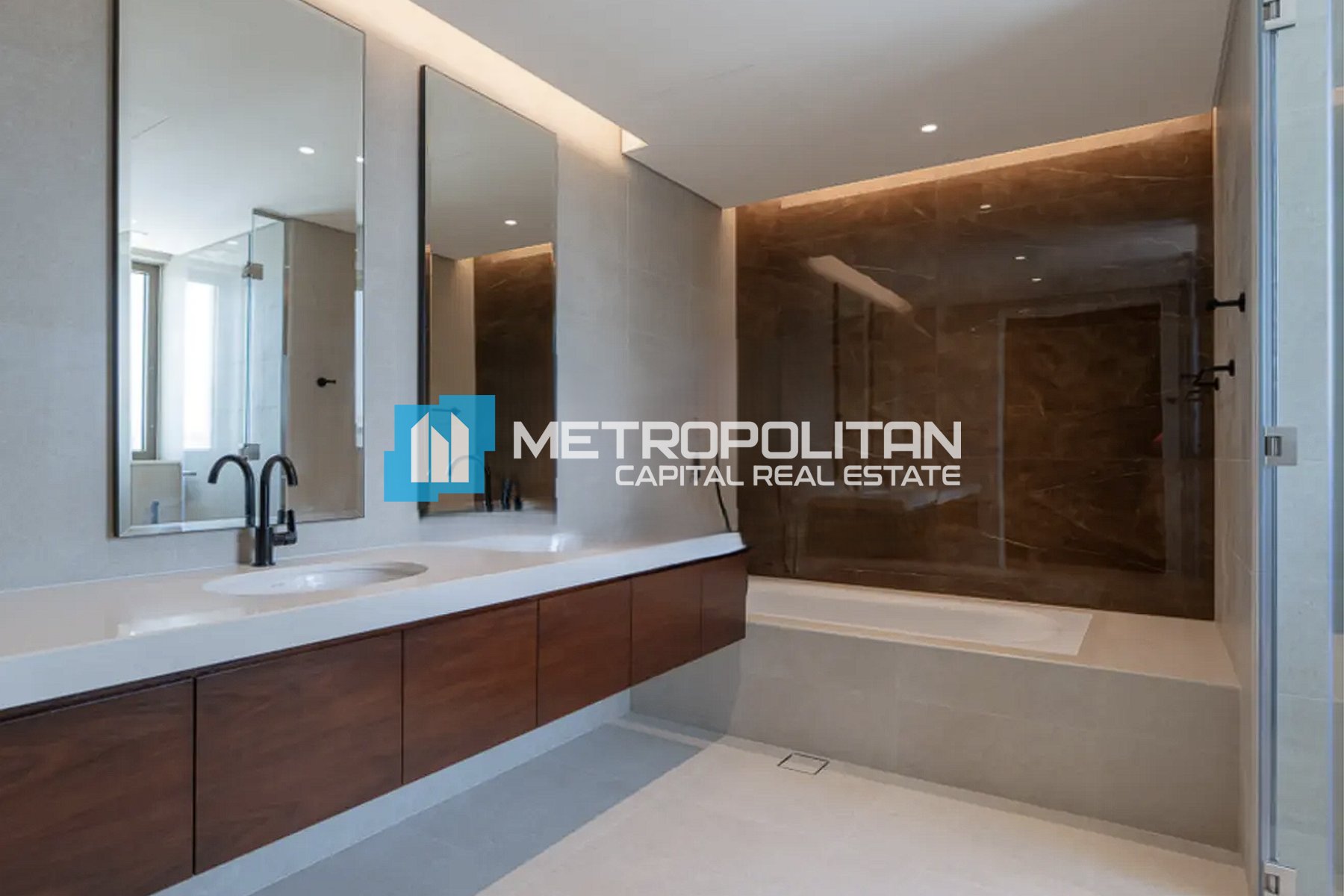 Corner | Vacant 5BR+M | Private Pool and Garden