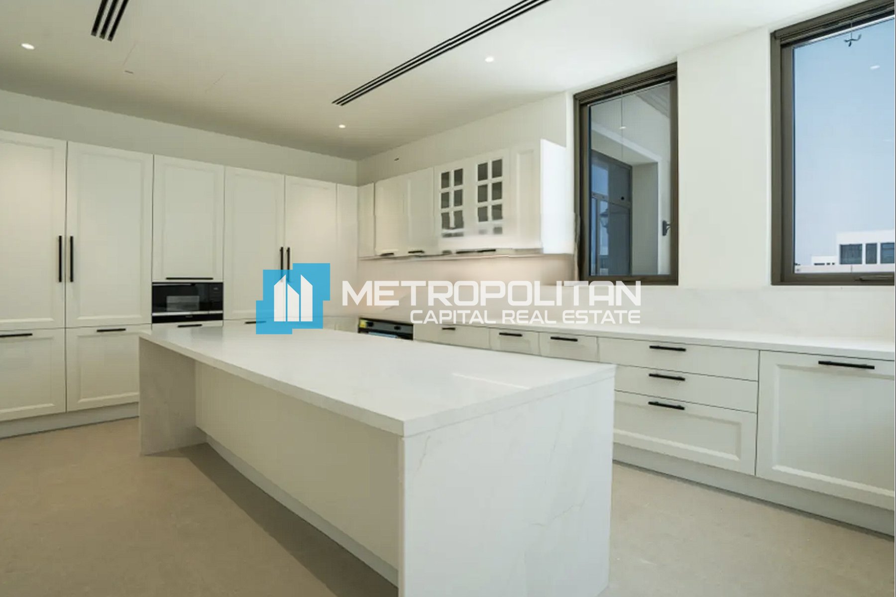 Corner | Vacant 5BR+M | Private Pool and Garden