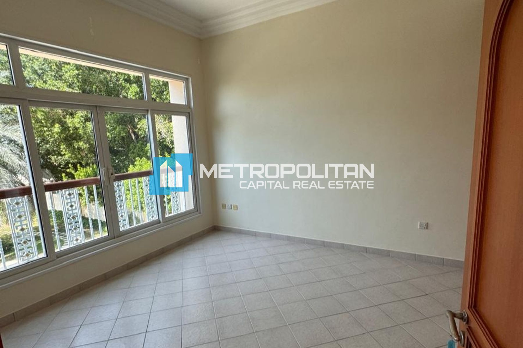 Private Pool | Waterfront Living | Prime Location
